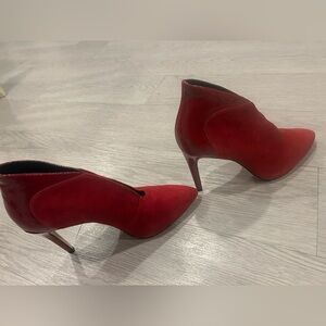 Joan Oloff Dorsey Suede and Patent Leather Pointed Toe Pumps Size 8